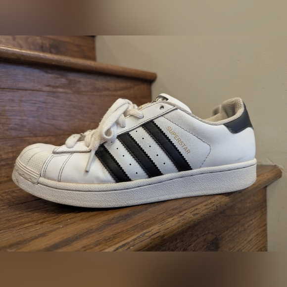 Adidas Superstar Shoes - White and Black Leather Unisex M6/W7 - Picture 7 of 17